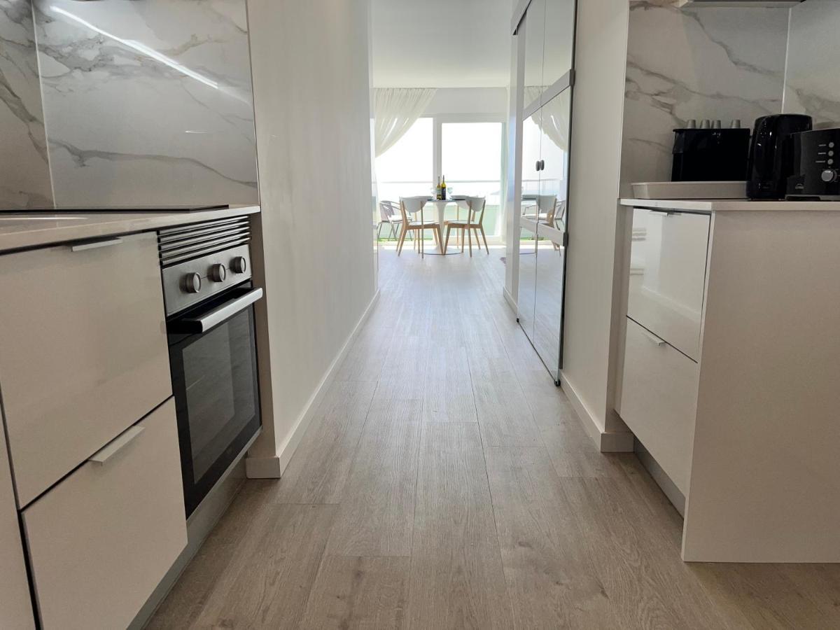 Axenic Retreat - Panoramic Ocean View, Sleeps 4, Ensuite Bathroom, New Redesign Сесимбра Екстериор снимка