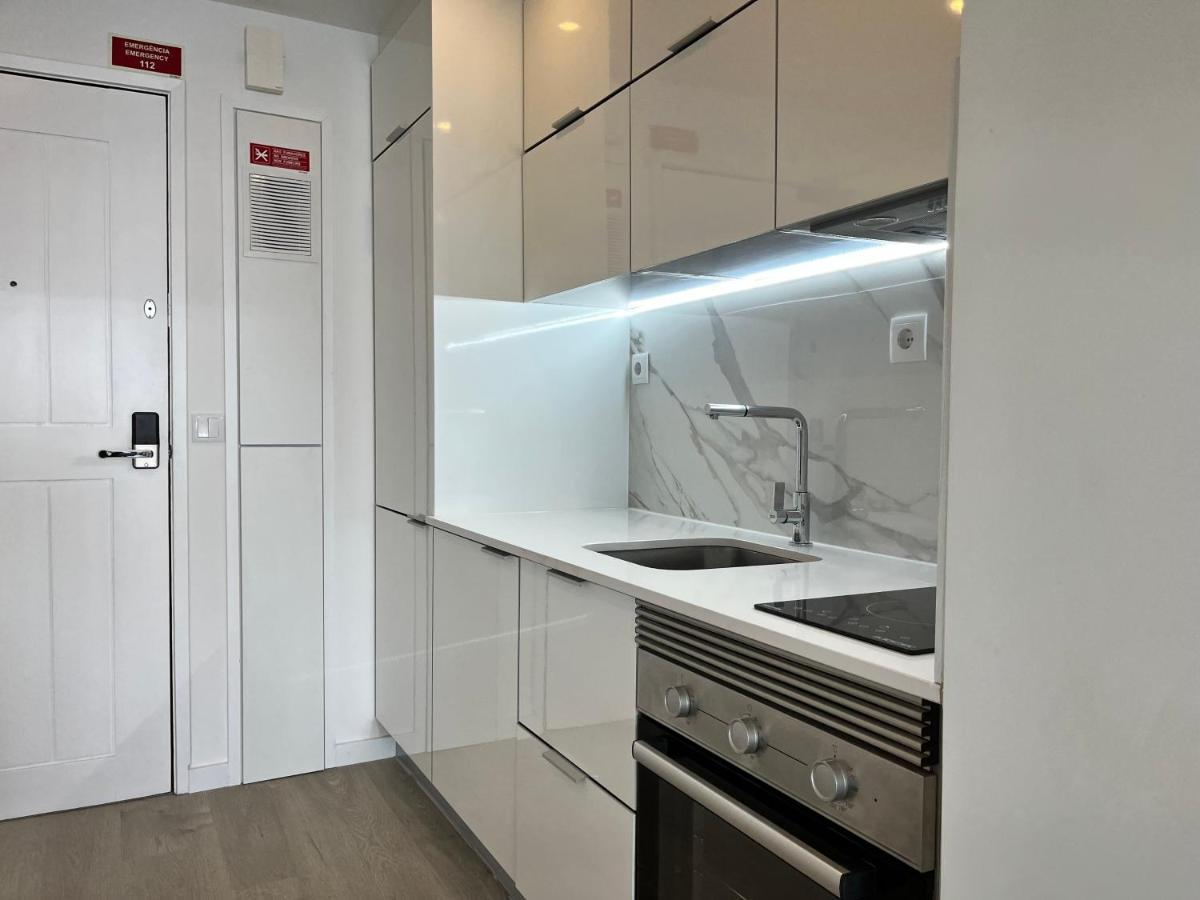 Axenic Retreat - Panoramic Ocean View, Sleeps 4, Ensuite Bathroom, New Redesign Сесимбра Екстериор снимка
