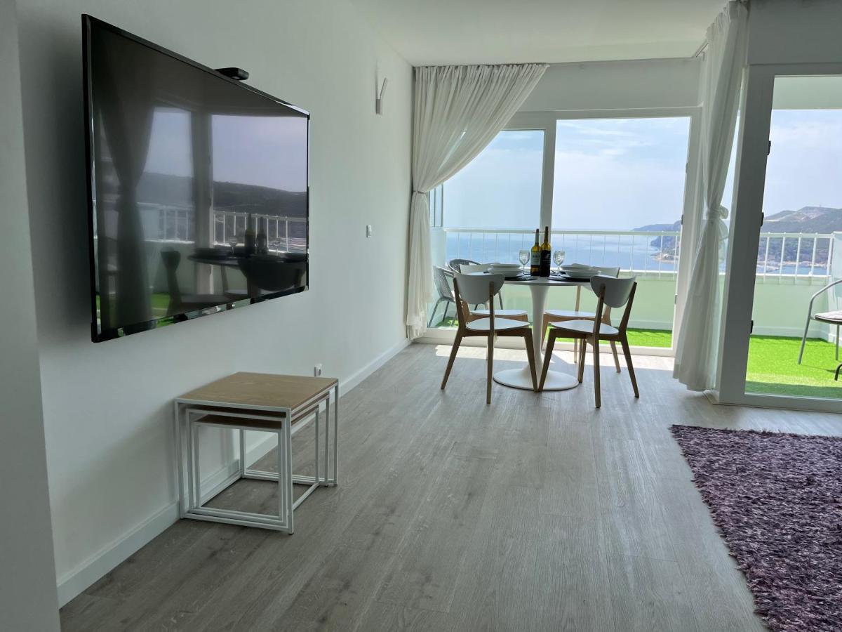 Axenic Retreat - Panoramic Ocean View, Sleeps 4, Ensuite Bathroom, New Redesign Сесимбра Екстериор снимка